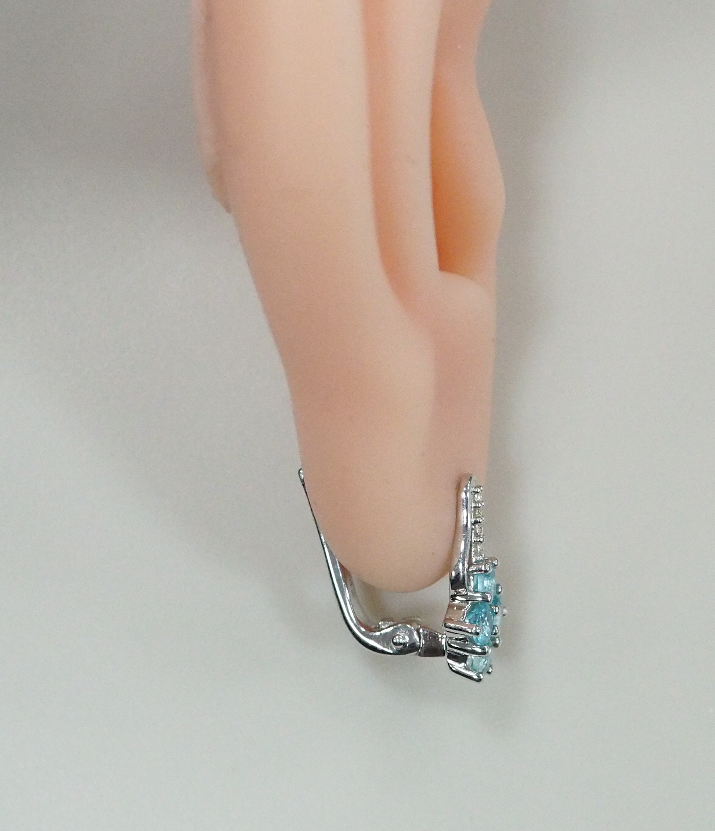 Серебряные серьги с апатитами